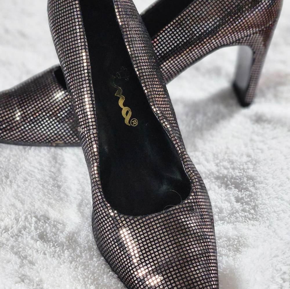 Gorgeous Nina metallic pumps, size 8